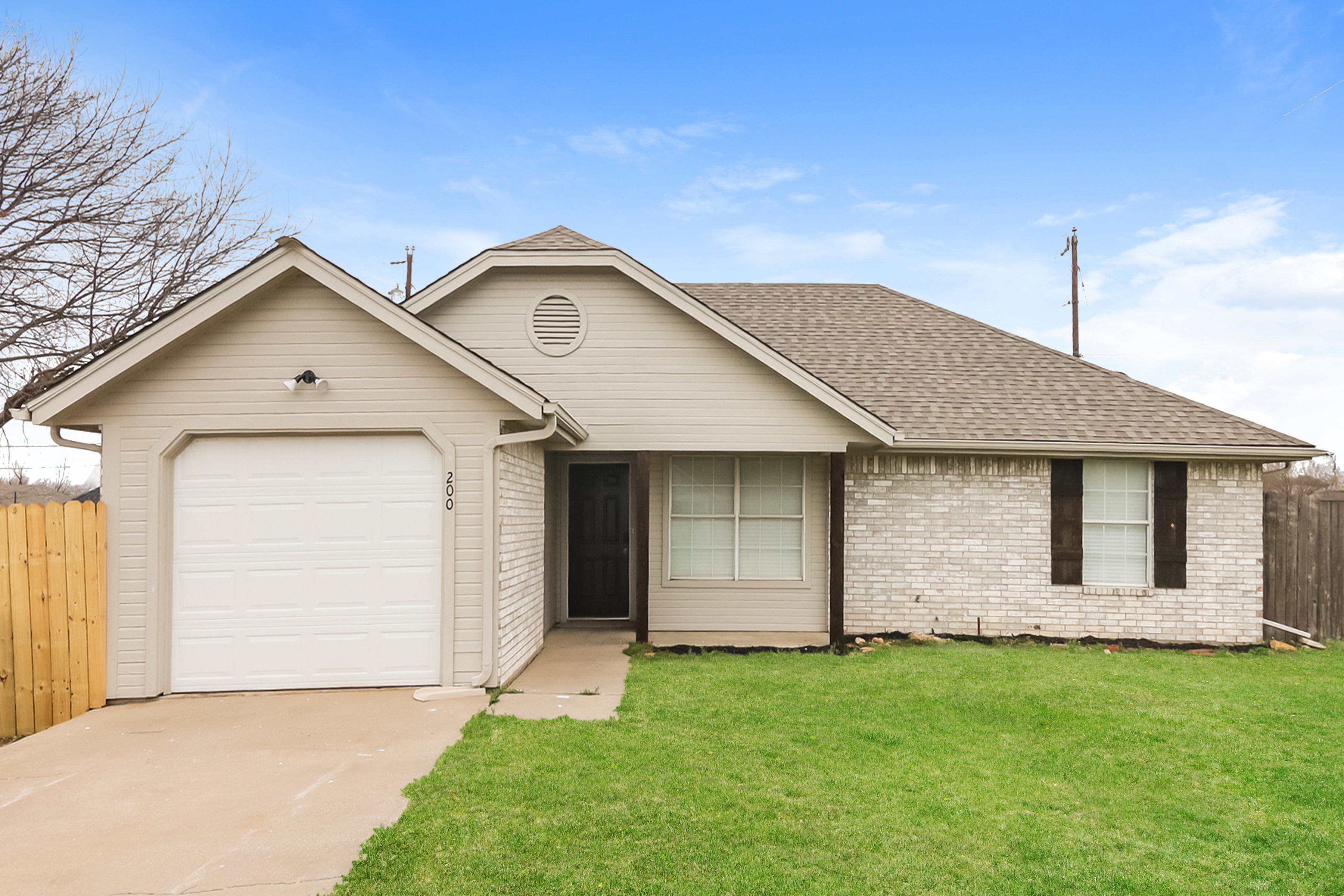 200 BROOK CIR KRUM, TX 76249